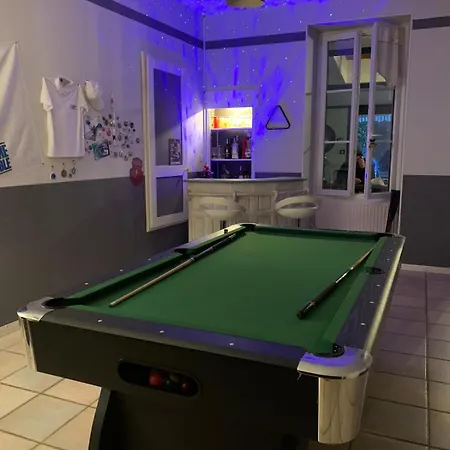 Grande Familliale Pour 4 A 5 Personnes Chef-Boutonne